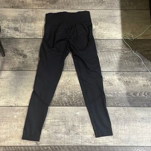 Large black leggings for women.